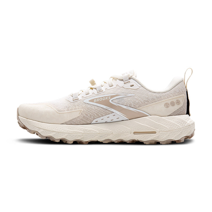 Women's Sample Cascadia 18::Coconut/Chateau/White