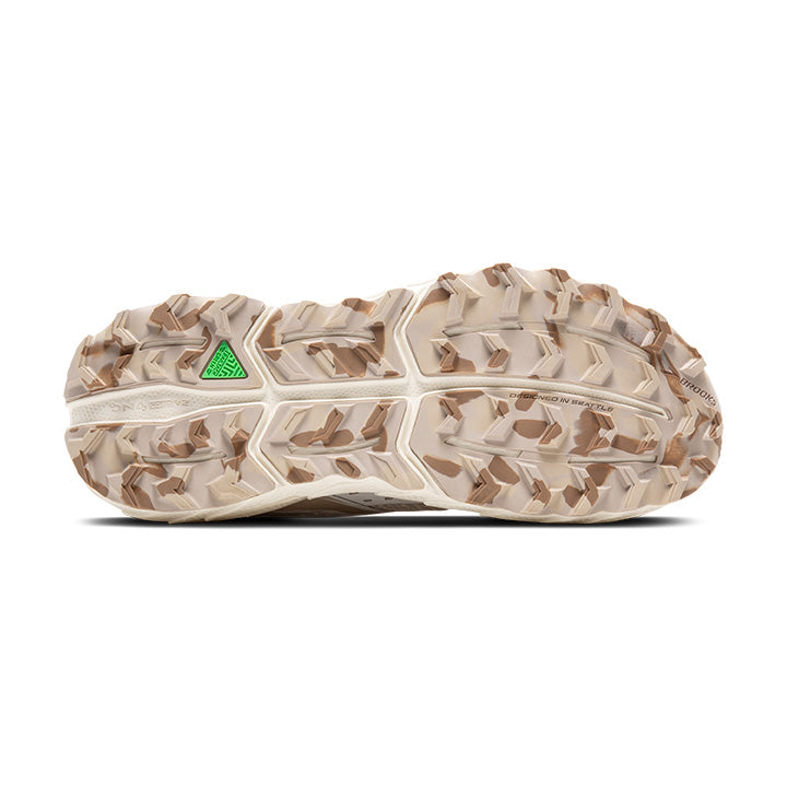 Women's Sample Cascadia 18::Coconut/Chateau/White