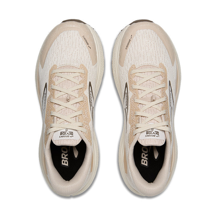 Women's Sample Divide 5::Coconut/Almond Peach/ Falcon