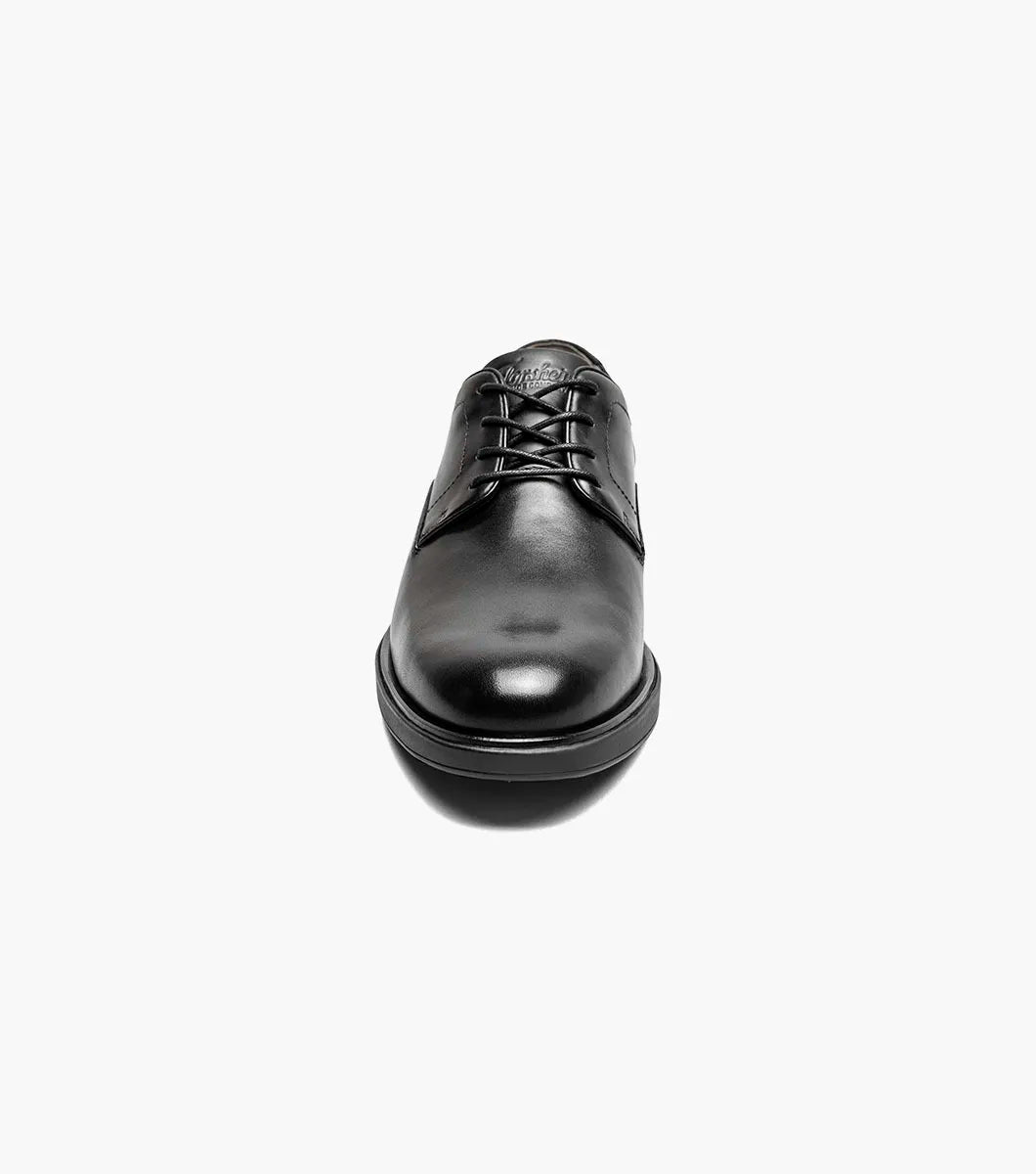 Avenue Plain Toe Oxford::Black