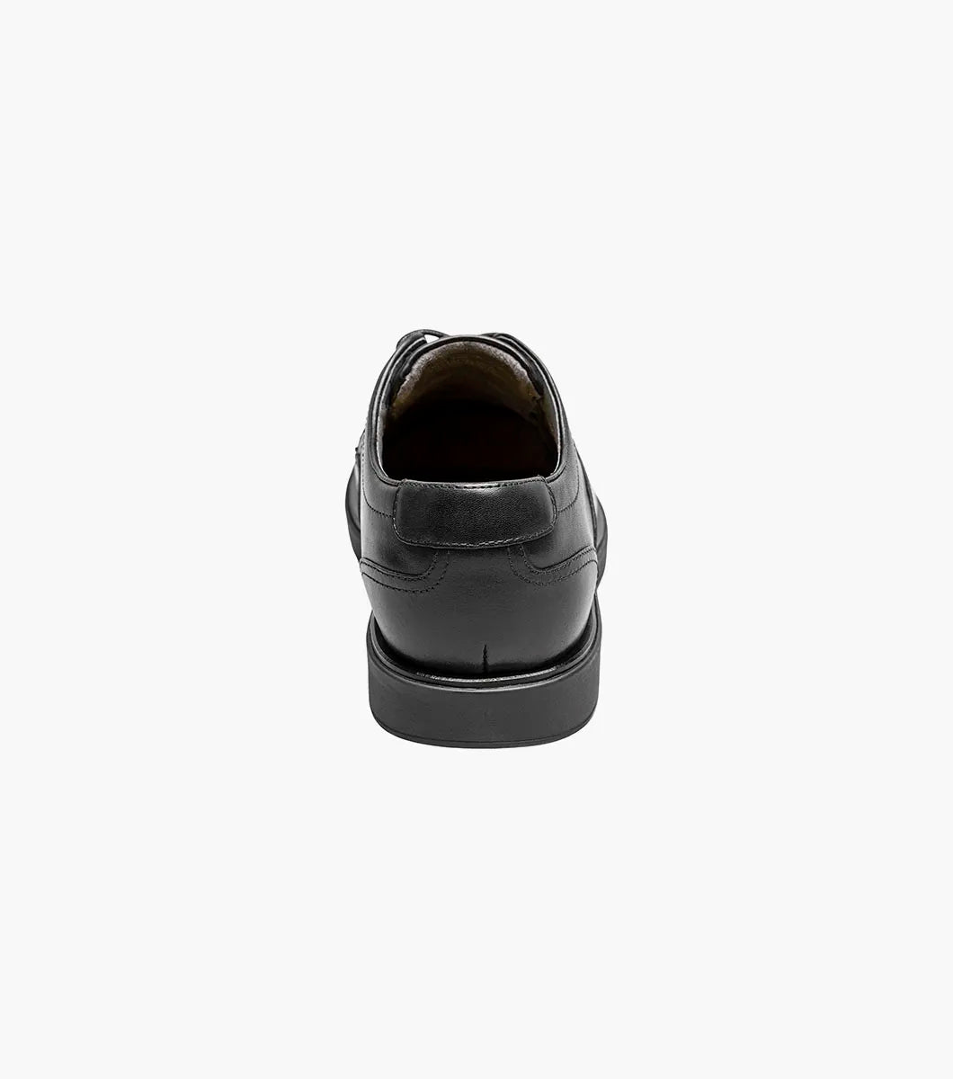 Avenue Plain Toe Oxford::Black