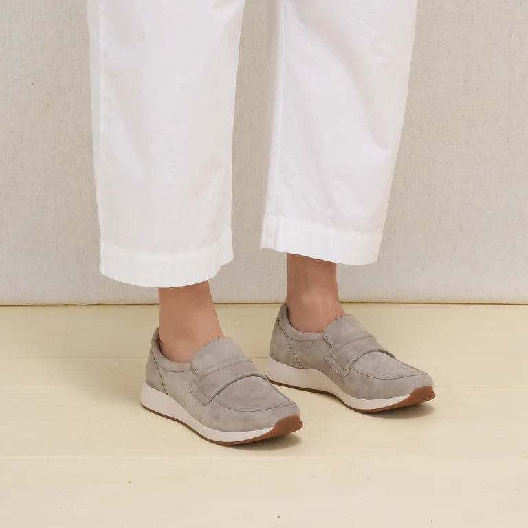 Clementine::Light Grey Nubuck